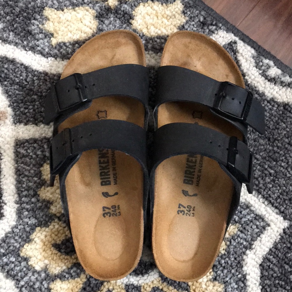 Black Birkenstock’s